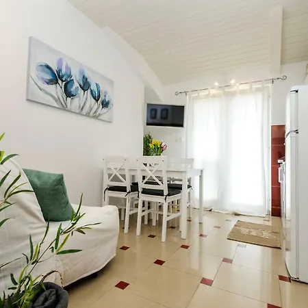 Sea View Cozy With Parking, Close To The Beach!