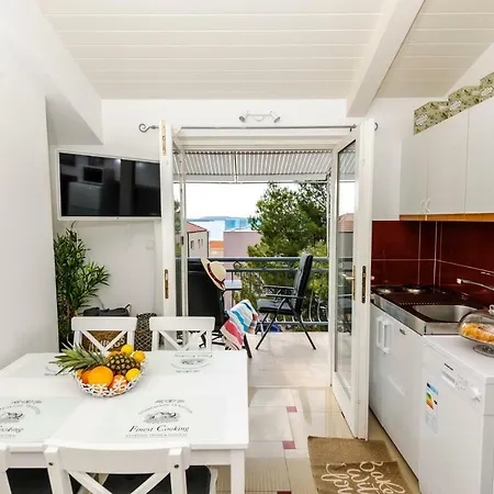 Sea View Cozy With Parking, Close To The Beach!
