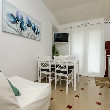 Apartment Sea View Cozy With Parking, Close To The Beach! *
