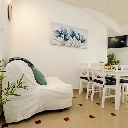 Sea View Cozy With Parking, Close To The Beach! *